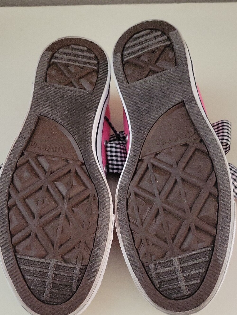 Converse Pink Low-Top Sneakers with Black-and-White Gingham Laces - Picture 8 of 8
